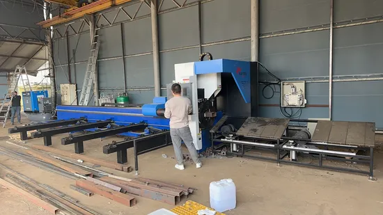 Canaux en acier d'angle Tube carré Tube rond Coupeur laser à fibre CNC Machine de découpe en biseau à faisceau H avec lit à rouleaux d'alimentation automatique